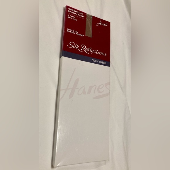 Hanes Silk Reflections travel buff knee highs sandal foot style 725 Barely there - Picture 4 of 5